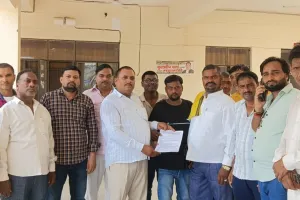 निजी स्कूलों की मनमानी के चलते अभिवावक परेशान: SDM को सौंपा ज्ञापन, एक ही दुकान में मिल रही ड्रेस, किताब 