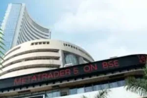 शुरुआती कारोबार में गिरावट दर्ज, जानिए सेंसेक्स-निफ्टी का हाल  