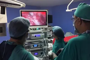 SRN में बिना चीरे की हुई थायरॉयड सर्जरी: मिर्जापुर निवासी महिला को मिली राहत, पूर्वांचल में पहली बार टोयटो तकनीक से सफल ऑपरेशन