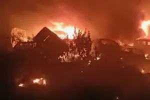 सहारनपुर : लकड़ी का सामान बनाने वाले कारखाने में लगी आग, लाखों का सामान जलकर खाक