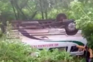 उत्तराखंड के चमोली में सेना के 31 जवानों को लेकर जा रही बस पलटी , 6 सैनिकों सहित 7 लोग गंभीर रूप से घायल 