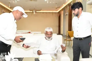 नहरों की दिक्कत दूर कर किसानों के खेतों तक पहुंचाएं पानी, स्वतंत्र देव सिंह ने अधिकारियों के साथ समीक्षा बैठक में दिए निर्देश 