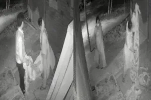 मां थी या बोझ? तीन लोग ई-रिक्शा से लाए, सड़क किनारे छोड़कर भाग गए : इलाज के दौरान बुजुर्ग की मौत