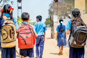 लखनऊ में कक्षा आठ तक के स्कूल बंद, 37 जिलों में IMD का अलर्ट