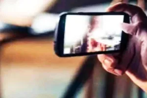 Bareilly: whatsapp call पर अश्लील वीडियो बनाकर महिला ने की ठगी