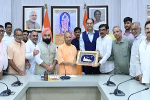 आतिशबाजी व्यवसाय के लिए योगी सरकार का आश्वासन : पटाखा कारोबारियों ने सीएम से की मुलाकात