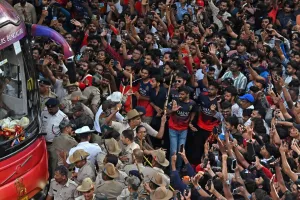 IPL जश्न में भगदड़ : 11 मौतों के बाद निलंबित 4 पुलिस अफसरों की हुई बहाली