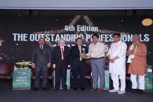 इंटीग्रल यूनिवर्सिटी के रजिस्ट्रार प्रो. मोहम्मद हारिस सिद्दीकी “आउटस्टैंडिंग प्रोफेशनल अवार्ड ” से सम्मानित