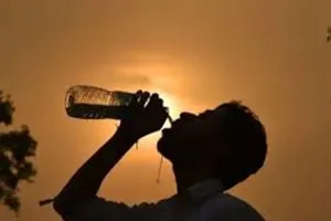 बदायूं: दिन भर उमस ने किया परेशान...परेशान होते रहे लोग