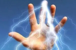 पीलीभीत: करंट लगने से दिव्यांग महिला की मौत, जिम्मेदार एक-दूसरे पर फोड़ रहे ठीकरा