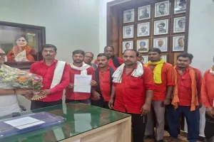 लखनऊ : राहुल गांधी से कुलियों ने मिलने के लिए मांगा समय