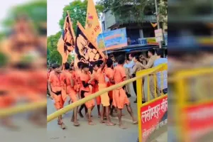 लखीमपुर खीरी: सिपाही ने डीजे-पिकअप को रोका, कांवड़ियों ने किया उप्रदव