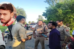 संभल: ट्रैक्टर ने बाइक रौंदी...कांवड़िये की मौत के बाद हुआ हंगामा 