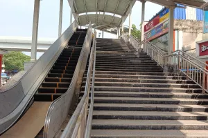 कानपुर : बैलेंस सेक्शन में लिफ्ट और एस्केलेटर लगाने का काम तेज