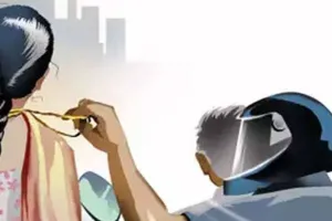 लखीमपुर खीरी: दिन दहाड़े वारदात...मंदिर जा रही महिला के कुंडल छीनकर भागा उचक्का