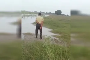 बदायूं: गंगा का जलस्तर बढ़ा तो गांव होने लगे जलमग्न...नरौरा बैराज से फिर छोड़ा बेहिसाब पानी