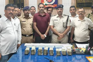 गोंडा में ट्रेन चेकिंग के दौरान लावारिस बैग में मिले 20 लाख रुपये 