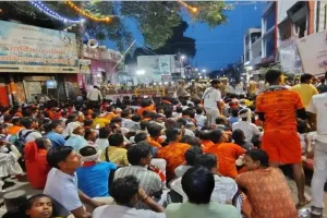 सावन का तीसरा सोमवार... गोला गोकर्णनाथ में उमड़ा शिवभक्तों का रेला, बंद करना पड़ा मंदिर का गर्भगृह 