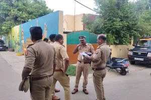 लखनऊ : सचिवालय अधिकारी की पत्नी का गला रेता, जेवर लूटे, एसी मैकेनिक बनकर घर में घुसे थे बदमाश