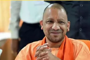 कंधों पर बस्ता टांगे फिर से स्कूल पहुंची, गोरखपुर की पंखुड़ी ने मुख्यमंत्री आदित्यनाथ को दिया धन्यवाद 