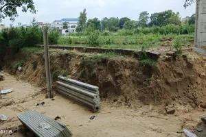 बदायूं: करोड़ों की सरकारी जमीन पर कब्जा, विभाग चुप, ग्रामीण परेशान