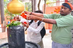 मुरादाबाद: बोल बम की गूंज के साथ आस्था के जल से भोलेनाथ का अभिषेक