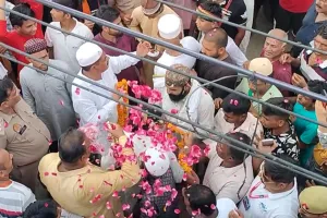 Bareilly: जोगी नवादा बना भाईचारे की मिसाल...मोहर्रम के जुलूस पर हिंदुओं ने बरसाए फूल