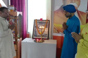 बच्चों ने श्रद्धा से किया तुलसीदास को नमन, राष्ट्रभक्ति से ओत-प्रोत हुआ माहौल