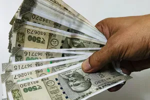  लखनऊ : बलरामपुर अस्पताल का डॉक्टर बन नौकरी का दिया झांसा, ठगे 10 लाख