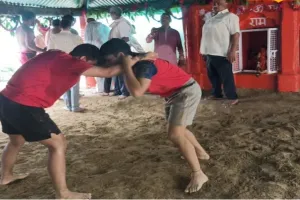 नागपंचमी पर अखाड़े में लड़कियों की धाक : पहलवान कशिश यादव बोलीं, लड़कियां किसी से कम नहीं...