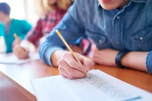 Ayodhya News: सहायक अध्यापक भर्ती परीक्षा में 41 फीसदी अभ्यर्थी रहे अनुपस्थित, 17 परीक्षा केंद्रों पर आयोजित की गई परीक्षा