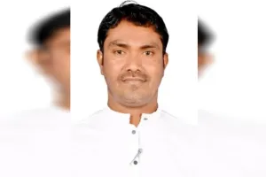 पीलीभीत: झाड़ियों की सफाई कर रहे प्रधान की करंट लगने से मौत