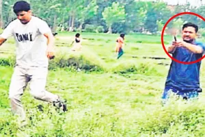 मुरादाबाद: फायरिंग और पथराव का वीडियो वायरल...प्लाट पर कब्जे को लेकर हुआ खूनी संघर्ष