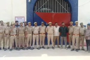 प्रतापगढ़ में बंदी रक्षकों का प्रदर्शन : जेलर पर उत्पीड़न का आरोप, DM को सौंपा मांग पत्र
