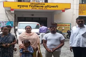 बदायूं: दो साल पहले निकाले गए 52 युवक-युवतियों को करें बहाल