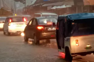 बाराबंकी में उमस से उकताए चेहरों पर बारिश लाई मुस्कान, किसान भी हुए गदगद