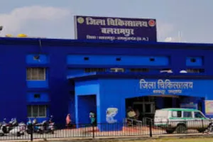 बलरामपुर : 18 घंटे तक अस्पताल में पड़ा तड़पता रहा जहरखुरानी पीड़ित 