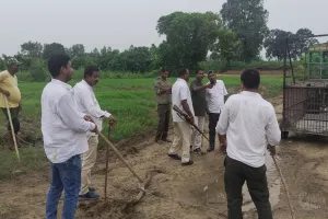 लखीमपुर खीरी: बाघ ने बछिया का किया शिकार, वन विभाग की टीम से ग्रामीणों की नोकझोंक
