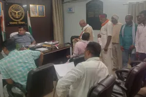 कटान, बाढ़ पीड़ित ग्रामीणों ने मांगी नई जगह : एसडीएम को दिया ज्ञापन, बताई अपनी समस्या