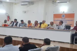 Bareilly: नाराज जनप्रतिनिधि अधिकारियों पर भड़के, पूछा- क्यों हो रही इतनी बिजली कटौती