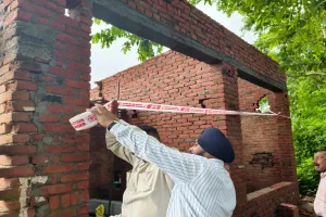 Bareilly: चला BDA का बुलडोजर... अवैध कॉलोनी ध्वस्त की, तीन निर्माणाधीन भवन भी सील