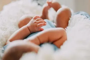 Bareilly: बेटी पैदा हुई तो अस्पताल में ही पत्नी को पीटा...हंगामे के बाद पांच पर FIR