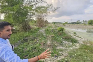 तालाबों के जीर्णोद्धार का सत्यापन करेगी समिति, DM ने किया निरीक्षण