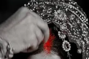 Bareilly: धर्म छिपाकर मांग में भरा सिंदूर...गोमांस खिलाया फिर दूसरे मर्दों के सामने परोस दिया !