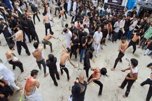 अमरोहा: अजाखानों में जंजीर का मातम, गमे हुसैन में लहुलूहान हुए अजादार