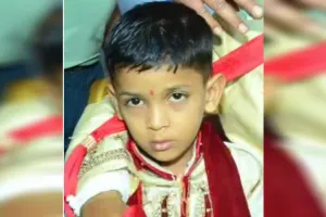 UP: मनसा देवी भगदड़...लौटने का था इंतजार, मगर पिता के पास आई एक लौते बेटे आरुष के मौत की खबर