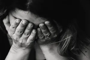 हाथरस: पड़ोसी ने घर में घुस दलित विधवा से किया रेप, केस दर्ज