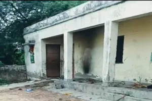 बाराबंकी में लाखों का सामुदायिक शौचालय बना शोपीस :  पानी की सप्लाई बंद, साफ-सफाई नहीं, हमेशा लगा रहता है ताला