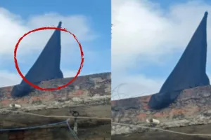 सपा प्रमुख अखिलेश यादव के आजमगढ़ आगमन का ब्राह्मणों ने किया विरोध, अपने घरों पर लगाए काले झंडे