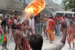 सावन के दूसरे सोमवार की तैयारियां जोरों पर, योगी की झांकी ने लोगों को किया आकर्षित